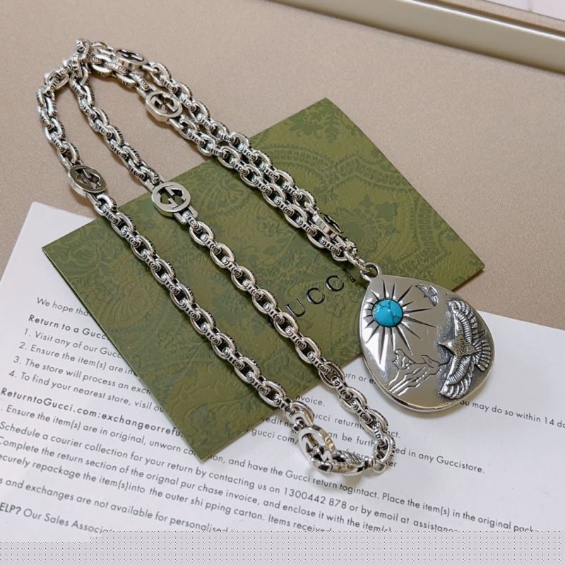G*u*i necklaces